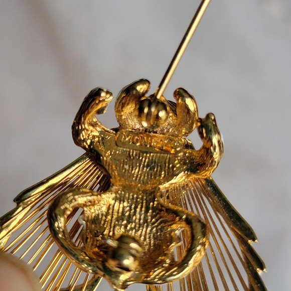 Vintage 70s-80s Monet Bee Spinnerets brooch white enamel wire wings novelty - Picture 5 of 9